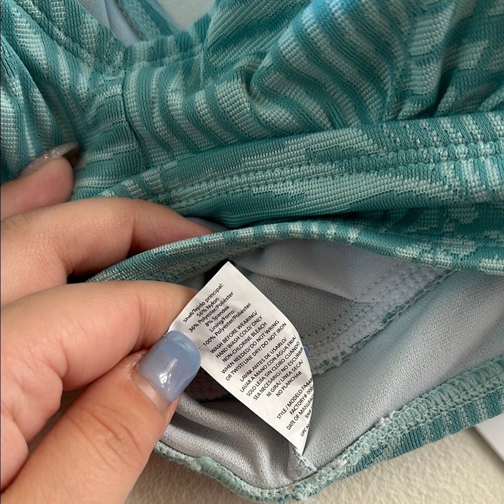 Freshwater Teal Leaf Pattern Bikini Top - Picture 4 of 6